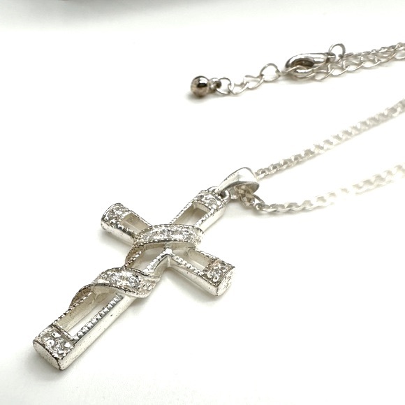 Vintage Silver Cross Pendant Necklace - Picture 7 of 10